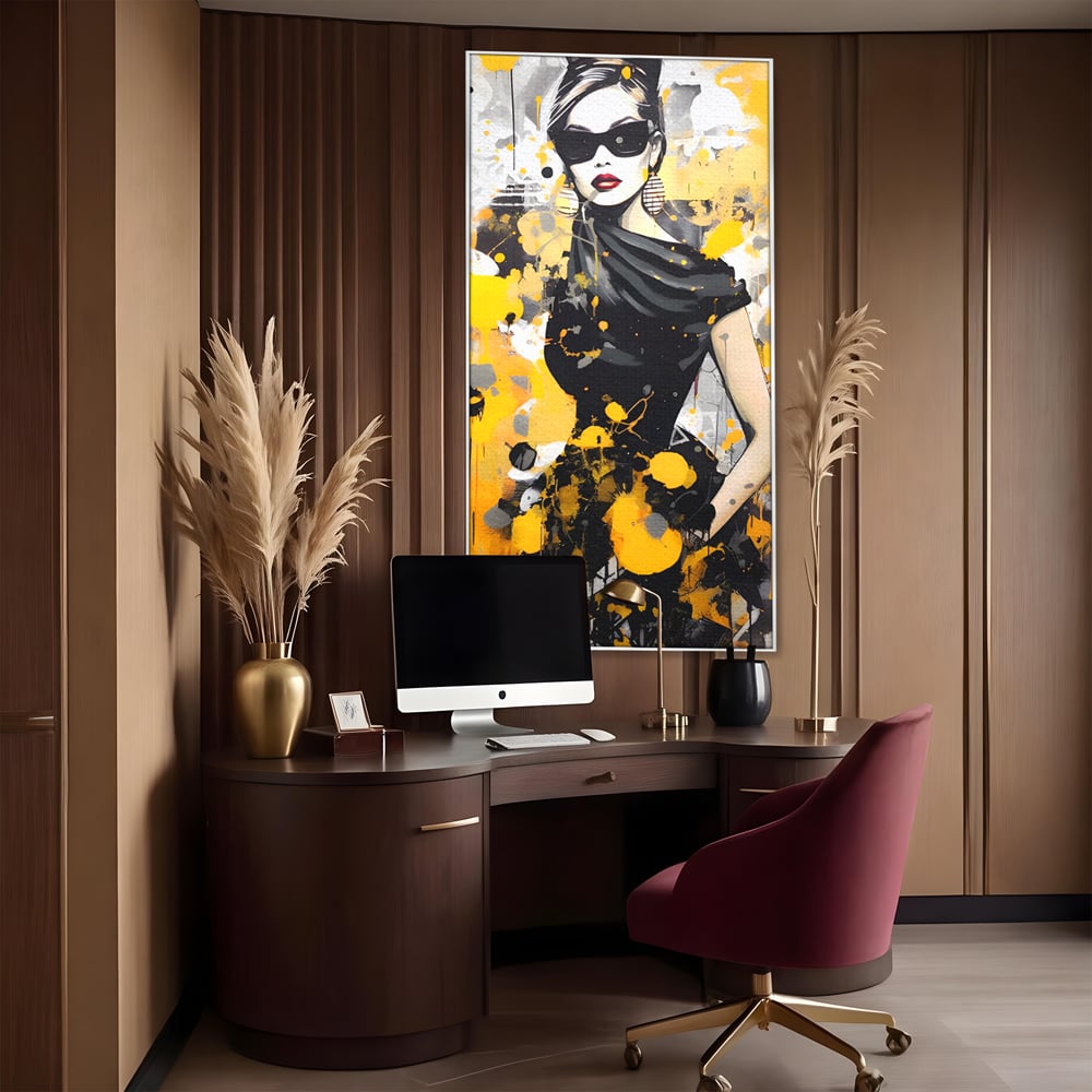 Tablou canvas cu tablou canvas portret femeie eleganta ochelari, in rama de aluminiu argintiu, pe perete intr-un birou